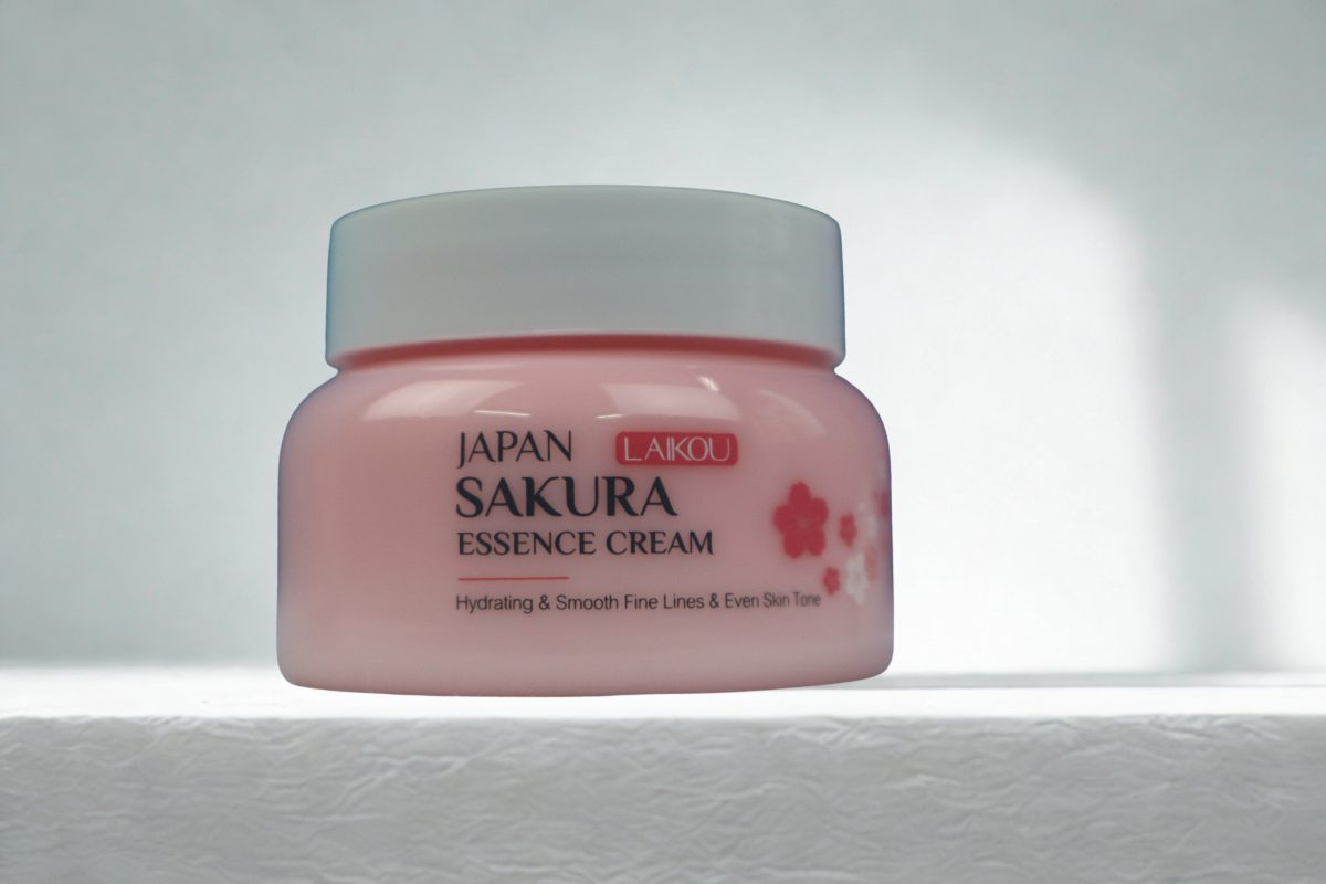 Laikou Japan Sakura Essence Cream - Image 3